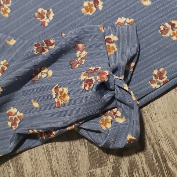 3/50 Twisted puff sleeve soft tshirt - Picture 3 of 3